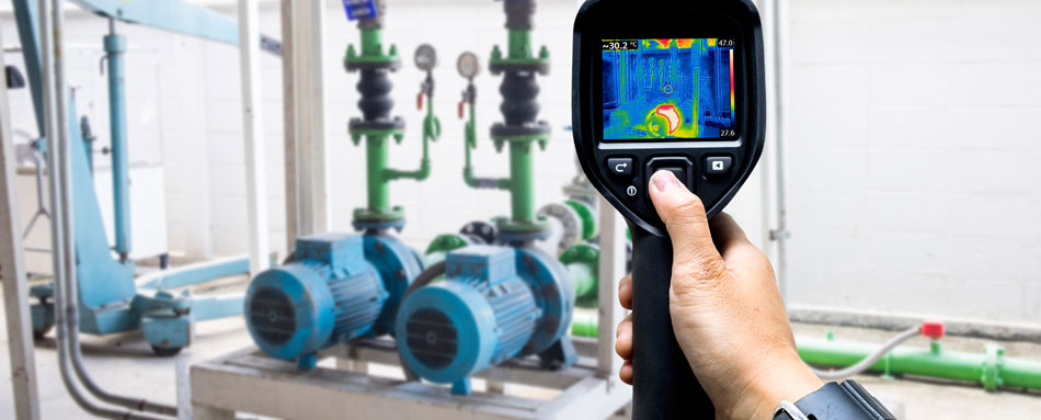 technician-thermal-imaging