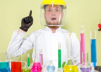 ฟอร์มาลดีไฮด์คืออะไรและใช้ทำอะไร การใช้งานในอุตสาหกรรม ผลกระทบและความเสี่ยง